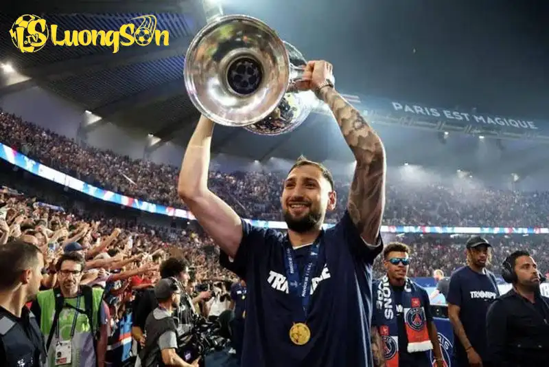 Donnarumma là người hùng của PSG trong công cuộc giành cúp C1 2025/25.