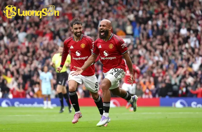 Dù thể hình không quá thon gọn, Mbeumo lại sở hữu khả năng bứt tốc đáng kinh ngạc