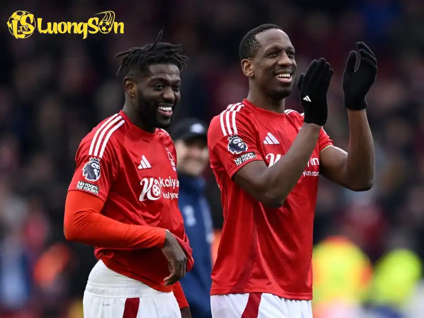 Swansea sẽ có cuộc đối đầu khó khăn trước Nottingham tại EFL Cup