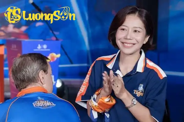 Bà Huỳnh Phương Thảo chia sẻ tại họp báo trước thềm đêm chung kết toàn quốc Tiger Street Football 2025