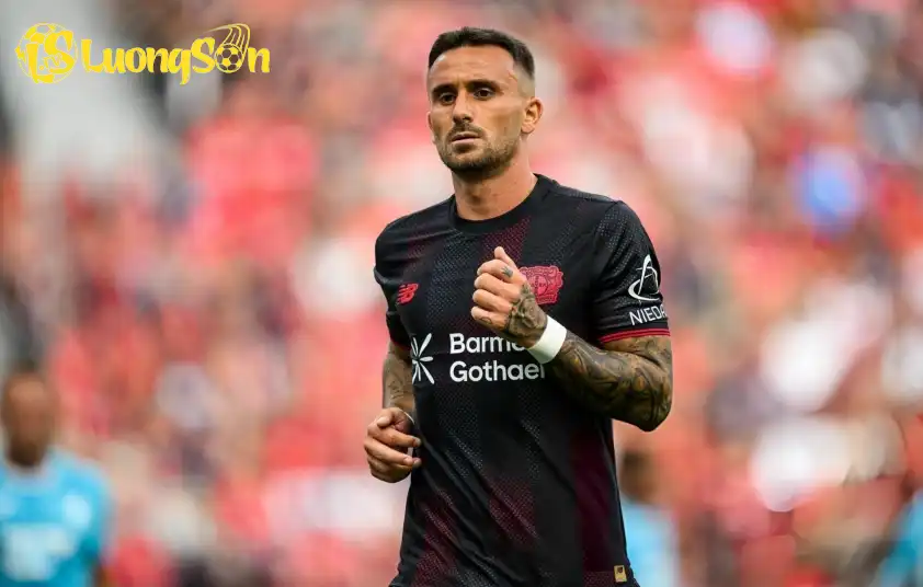 Anh cũng chia sẻ là rất tức giận khi đổi áo với Dembele trong khi đội nhà thảm bại