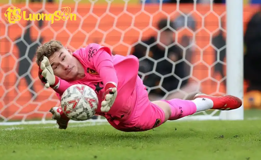 Carl Rushworth liên tiếp để lại những màn trình diễn chói sáng trong màu áo Coventry Carl Rushworth liên tiếp để lại những màn trình diễn chói sáng trong màu áo Coventry