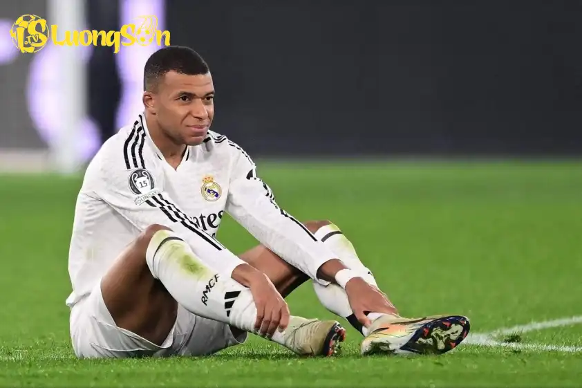Mbappe đang gặp phải chấn thương ở mắt cá chân.