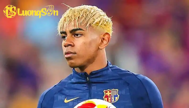 Yamal đáng bị chỉ trích vì phát biểu thiếu suy nghĩ - Ảnh: @TouchlineX Yamal đáng bị chỉ trích vì phát biểu thiếu suy nghĩ