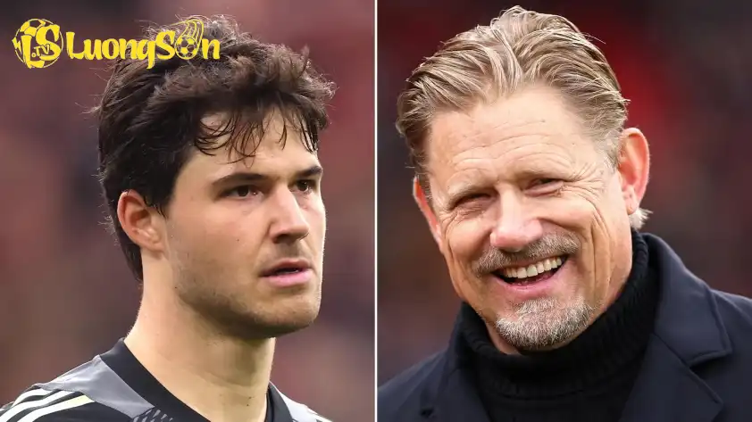 Senne Lammens đã phản hồi khi được so sánh với Schmeichel (Ảnh: The Sun) Senne Lammens đã phản hồi khi được so sánh với Schmeichel