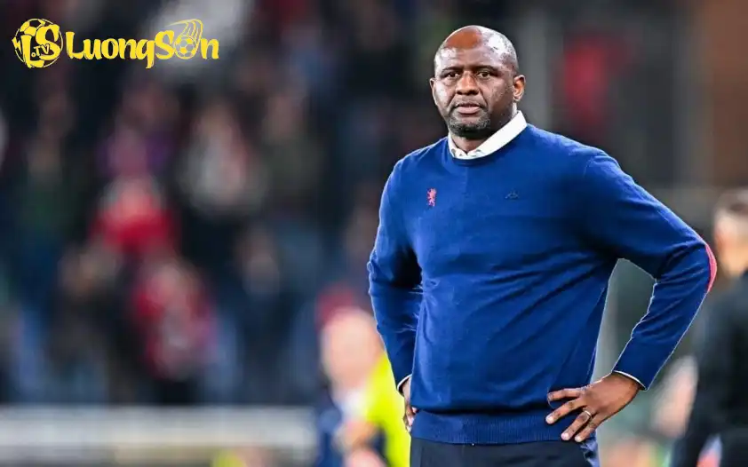 HLV Patrick Vieira đã bị CLB Genoa sa thải (Ảnh: Mirror) HLV Patrick Vieira đã bị CLB Genoa sa thải